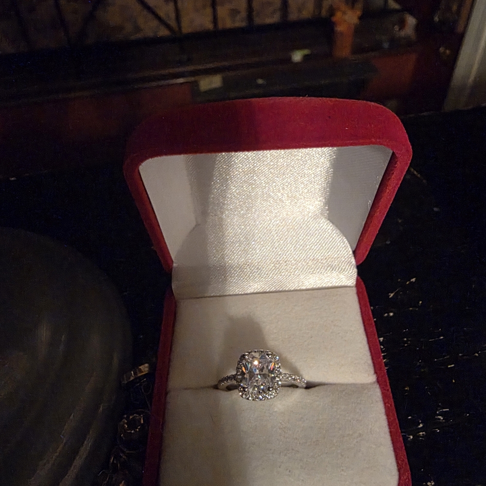 Elegant Silver Ring with Clear Gemstone